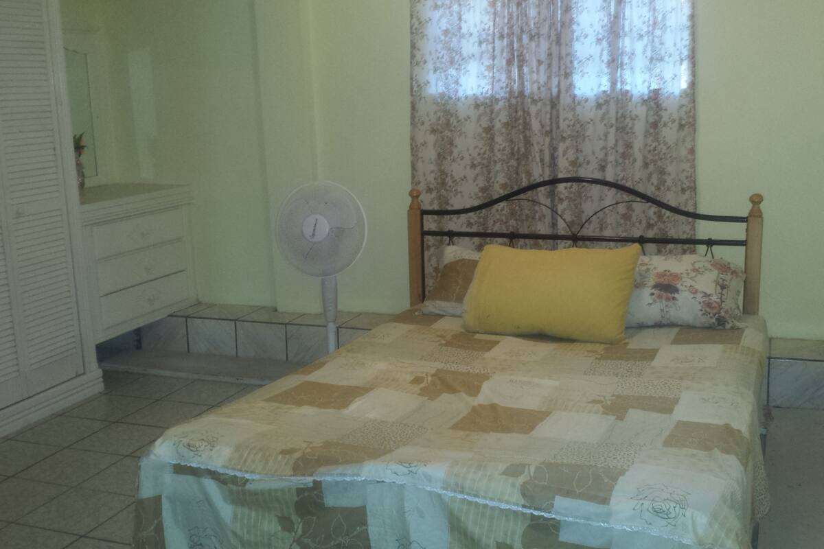 Habitación doble, 1 cama Queen size, vista a la colina | Vista desde la habitación