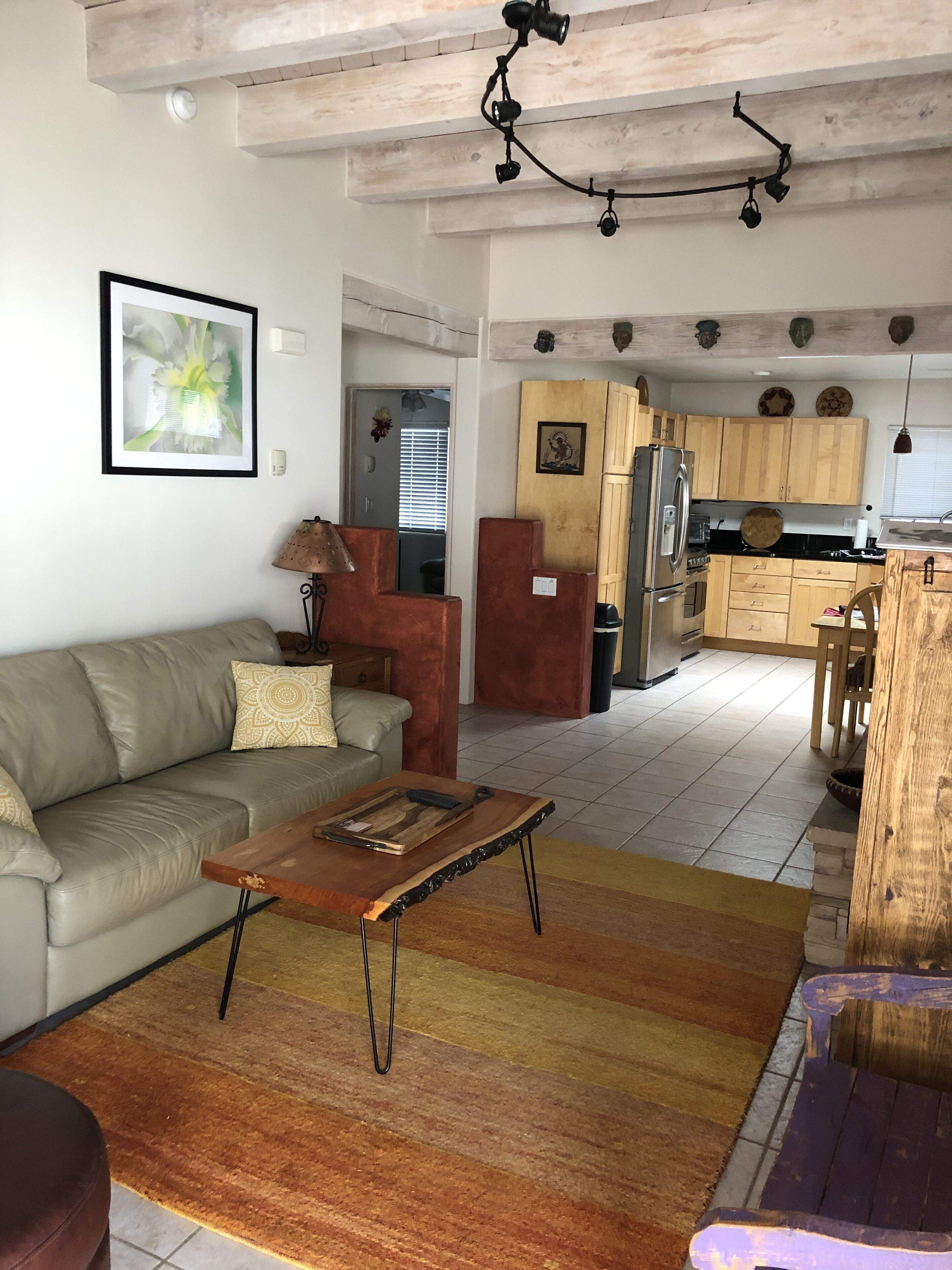 Private, Quiet Guest House Close to Downtown and Trails