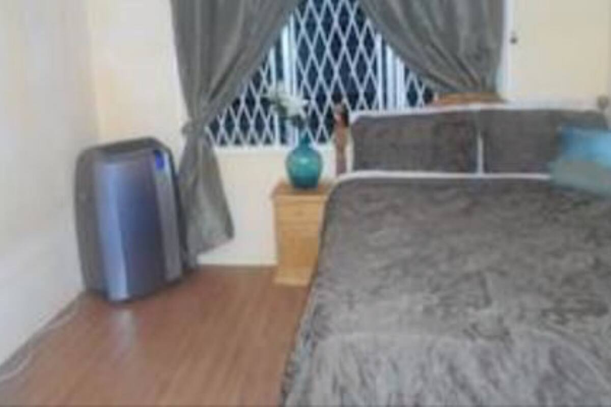 Minibar, iron/ironing board, free WiFi, bed sheets