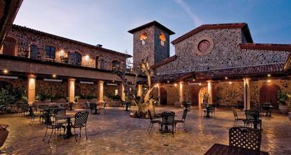 Romantic Wine Country Retreat with Hot Tub