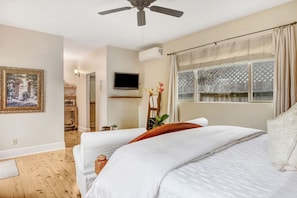 1 bedroom, iron/ironing board, free WiFi, bed sheets - Romantic Wine Country Retreat with Hot Tub (Sonoma)