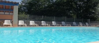 A Balazuc (village classé) : gite 4 p clim et wifi + piscine et riviÚre ArdÚche