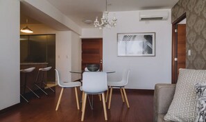 Appartamento, 1 letto queen, non fumatori | Pasti in camera