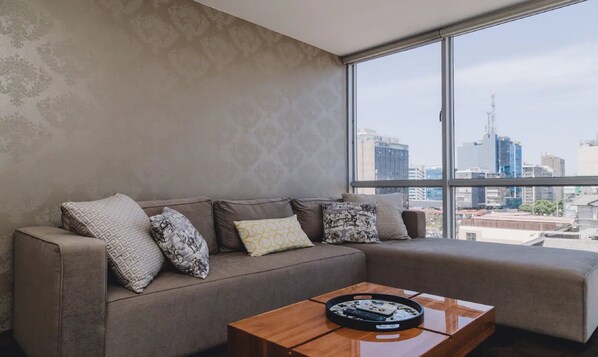 Appartamento, 1 letto queen, non fumatori | Soggiorno | Smart TV 42 pollici con canali via cavo, TV