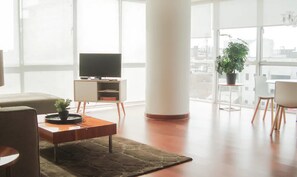 Căn hộ, 1 giường cỡ queen, không hút thuốc | Phòng khách | Smart TV 