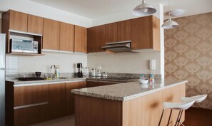 Appartement, 2 chambres, non-fumeurs | Cuisine privée | Grand réfrigérateur, micro-ondes, plaque de cuisson