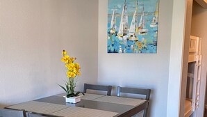 Dining - Amazing Views Victorian 1 Bedroom 1 Bath Condo with Pool and Ocean View (Galveston)