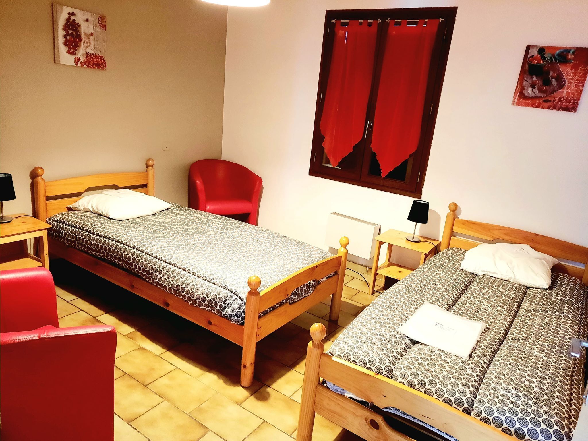 In Balazuc (classified village): 4 p gite + swimming pool and river!