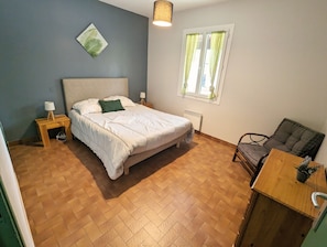 2 bedrooms, iron/ironing board, travel cot, free WiFi