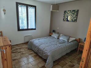 2 bedrooms, iron/ironing board, travel crib, free WiFi