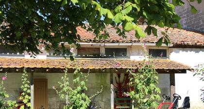 5 minutes from beaches country house with children's play area