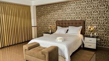 12 bedrooms, hypo-allergenic bedding, blackout drapes, free WiFi