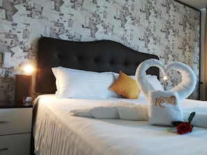 12 bedrooms, hypo-allergenic bedding, blackout curtains, free WiFi