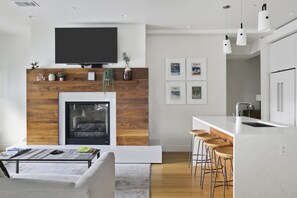 Smart TV, fireplace