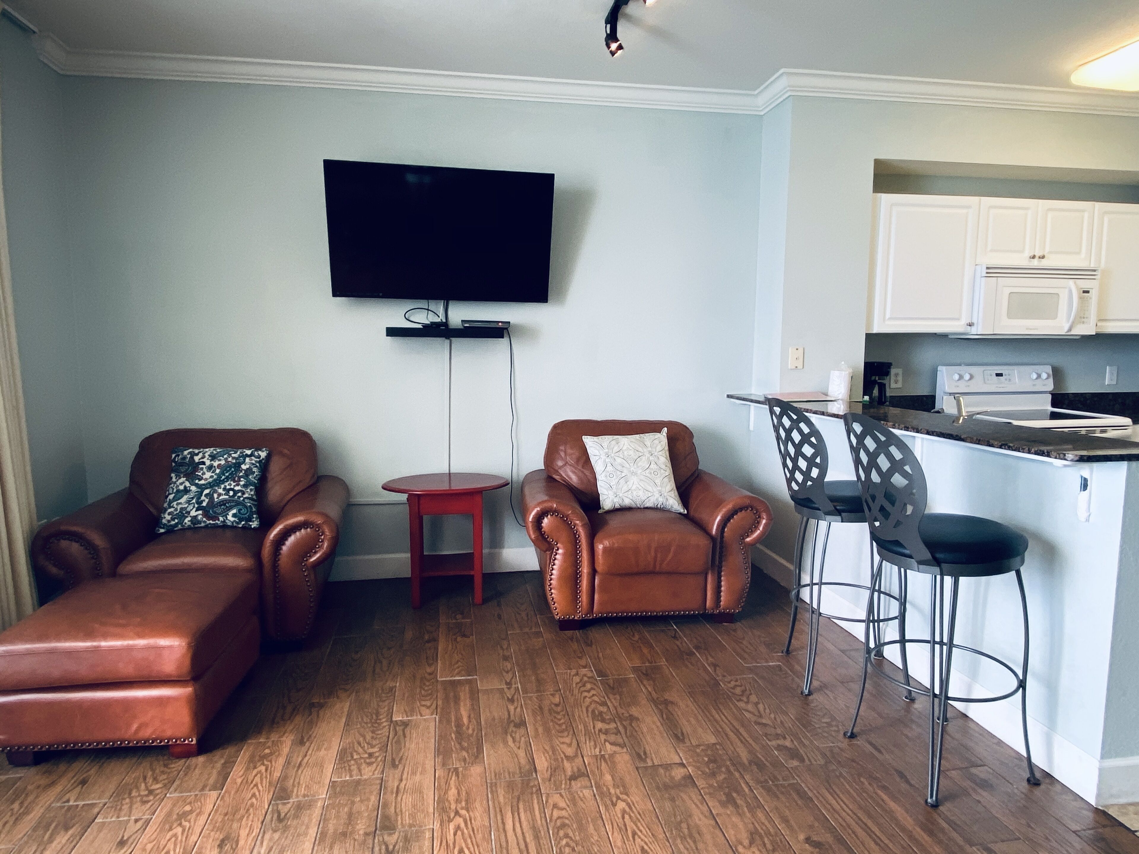 Perfect Location | Beachfront | Elegantly Cleaned | Great Amenities | Free WiFi