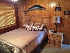 4 bedrooms, iron/ironing board, free WiFi, bed sheets - Beautiful Cedar Cabin Connection on Lake Hamilton (Piney)