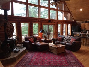Smart TV, fireplace, DVD player, stereo - Beautiful Cedar Cabin Connection on Lake Hamilton (Piney)