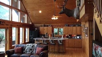 Smart TV, fireplace, DVD player, stereo