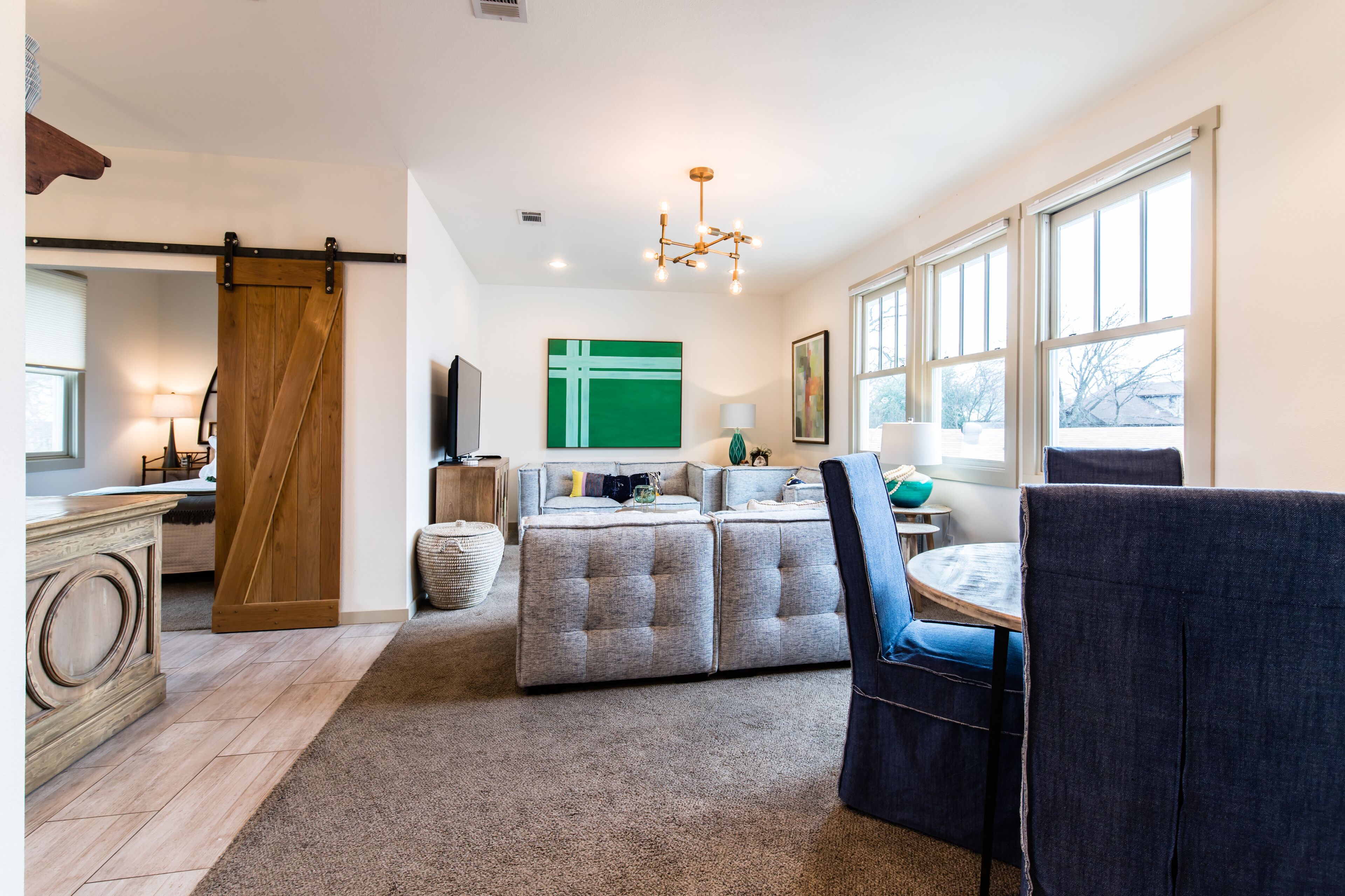 Fabulous 2 Bedroom Guest House-Magnolia Area!