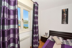 2 bedrooms, WiFi, bed sheets - MIANA, comfy 2 bedroom apartment, 170m from a beach (Mastrinka)