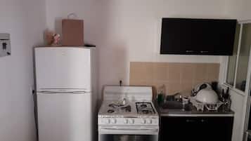 Departamento familiar, varias camas, para no fumadores | Cocina privada | Refrigerador, microondas, horno y parrilla de estufa