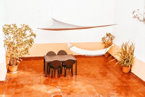 تناول الطعام بالخارج