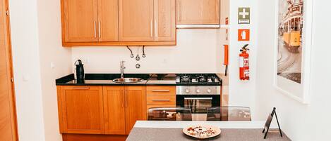Frigorifero, microonde, forno, lavastoviglie