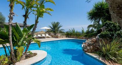 Spectacular house for 10 people with air conditioning, private pool, wifi