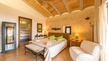 5 bedrooms, in-room safe, iron/ironing board, travel cot