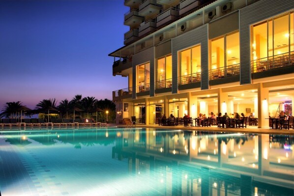 Indoor pool, outdoor pool