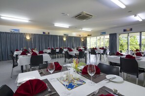 Restaurant - Crossroads Hotel Lae (Lae)