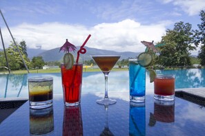 Outdoor pool - Crossroads Hotel Lae (Lae)