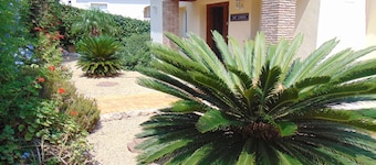Magnificent villa with sea view and swimming pool (VT-447382-A)