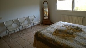 4 habitaciones, tabla de planchar con plancha y wifi gratis 