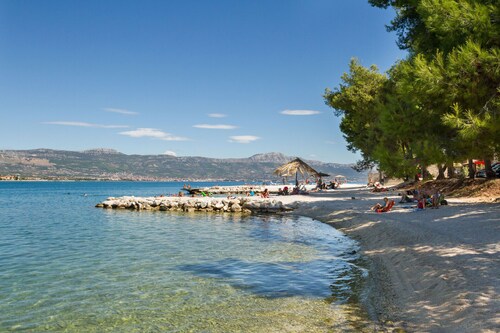 ARBANIJA A1, budget 1-bedroom apartment, 80m from the beach