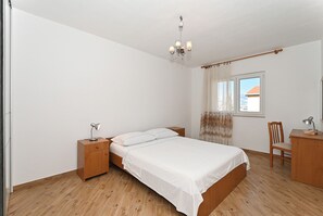 1 bedroom, WiFi, bed sheets