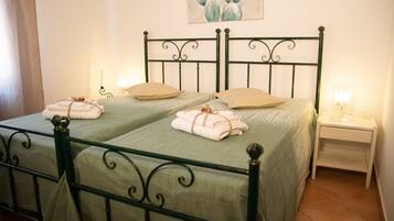 2 bedrooms, in-room safe, iron/ironing board, free WiFi