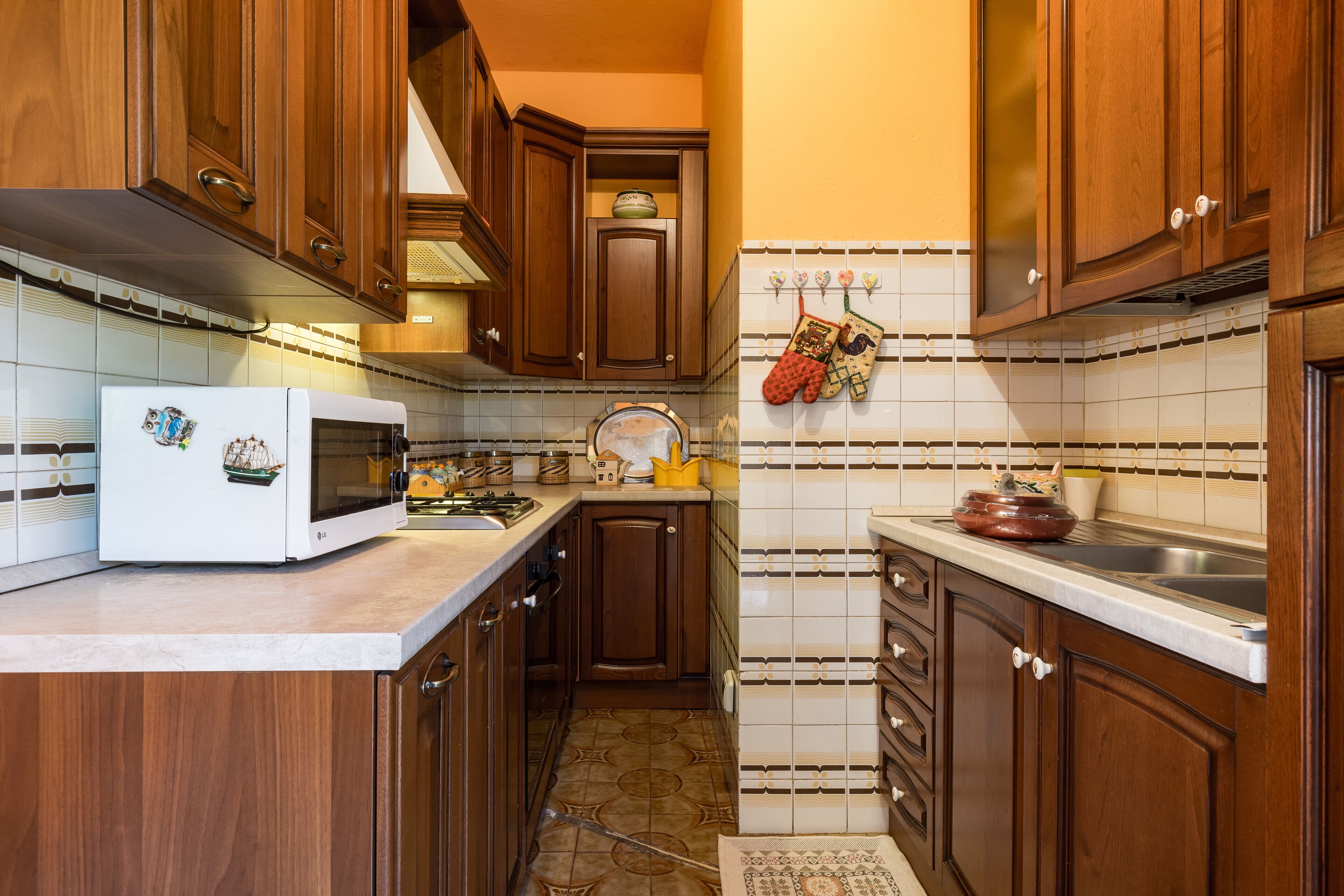 Kühlschrank, Mikrowelle, Ofen, Herdplatte