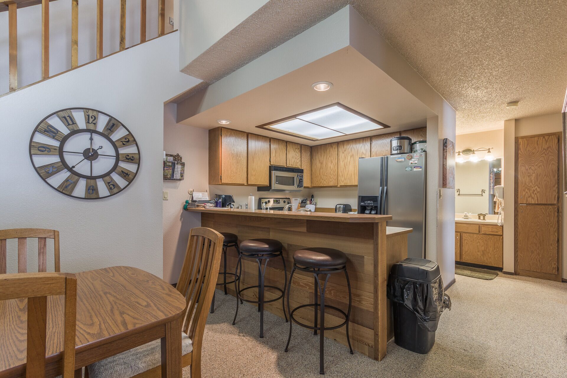 Ski in/Ski Out LARGE Condo, Jacuzzi, Sauna, Gameroom!