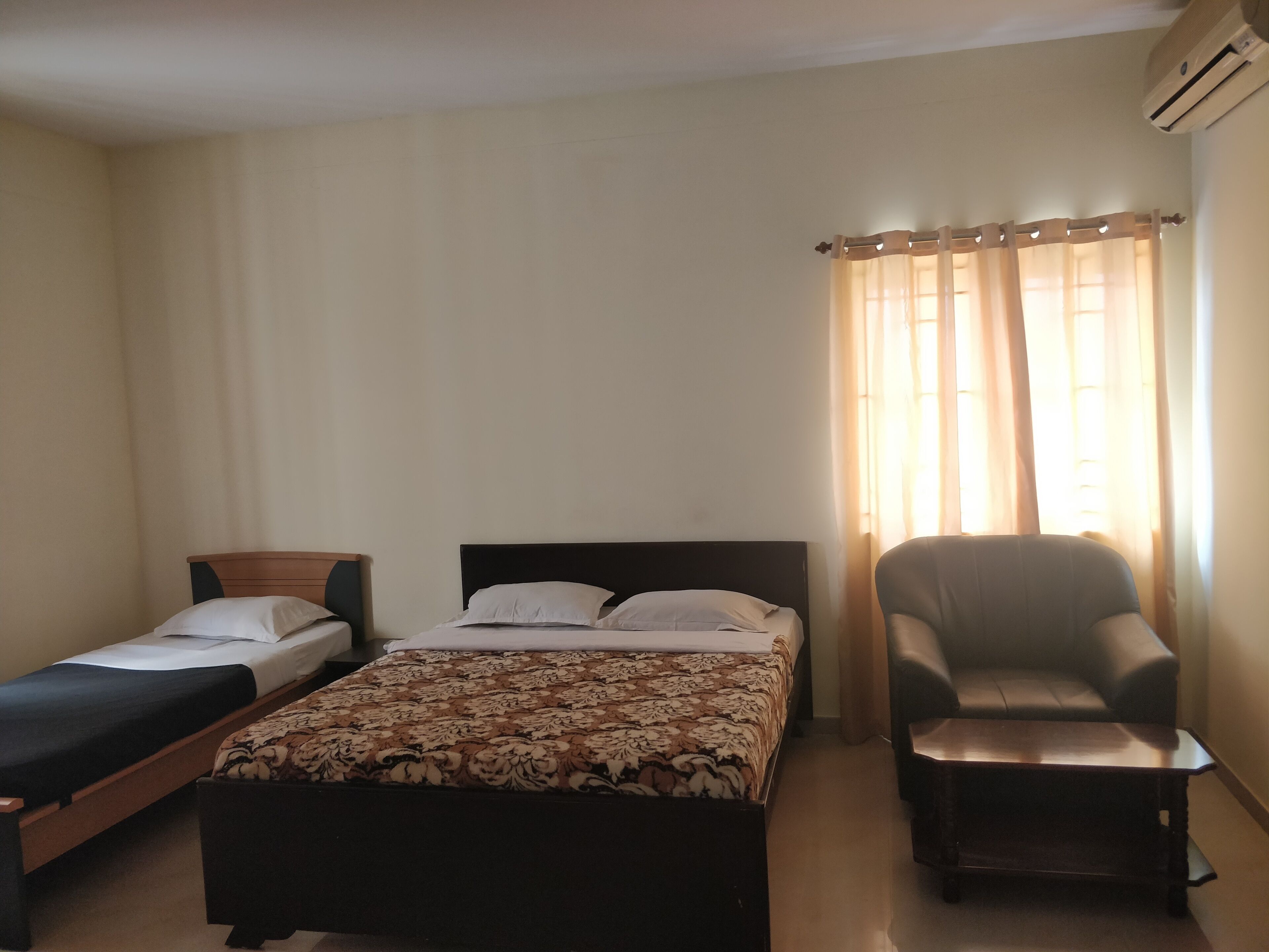 Private Rooms with Great Breakfast Options