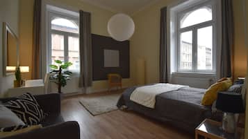 4 bedrooms, iron/ironing board, WiFi, bed sheets