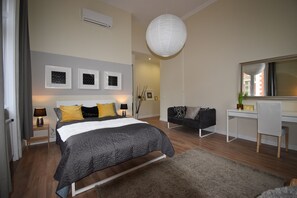4 habitaciones, tabla de planchar con plancha, wifi y ropa de cama 