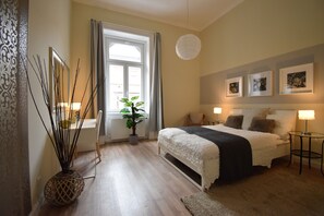 4 habitaciones, tabla de planchar con plancha, wifi y ropa de cama 