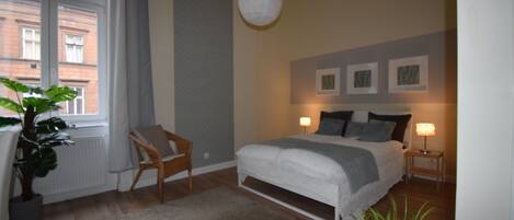 4 bedrooms, iron/ironing board, WiFi, bed sheets