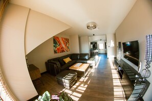 エクスクルーシブ アパートメント | リビングルーム | スマートテレビ、Netflix