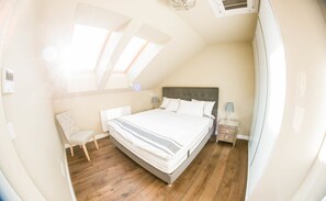 Premium Apartment, 1 Queen Bed with Sofa bed, Smoking, City View | Egyptian cotton sheets, premium bedding, memory-foam beds - Colorful Apartments Pułtusk (Pultusk)