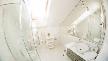 Premium Apartment, 1 Queen Bed with Sofa bed, Smoking, City View | Bathroom | Shower, hair dryer, towels