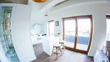 Apartamento Premium, 1 cama de matrimonio con sofá cama, fumadores, vistas a la ciudad | Sábanas de algodón egipcio y ropa de cama de alta calidad