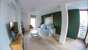 Executive Apartment, Smoking, City View | Living room | Smart TV, Netflix