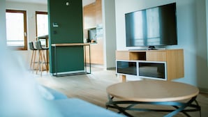 Apartemen Eksekutif, Boleh Merokok, pemandangan kota | Ruang keluarga | Smart TV dan Netflix